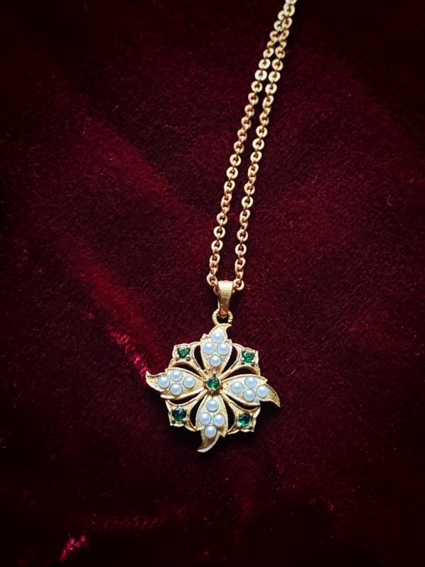 Nihar pendant